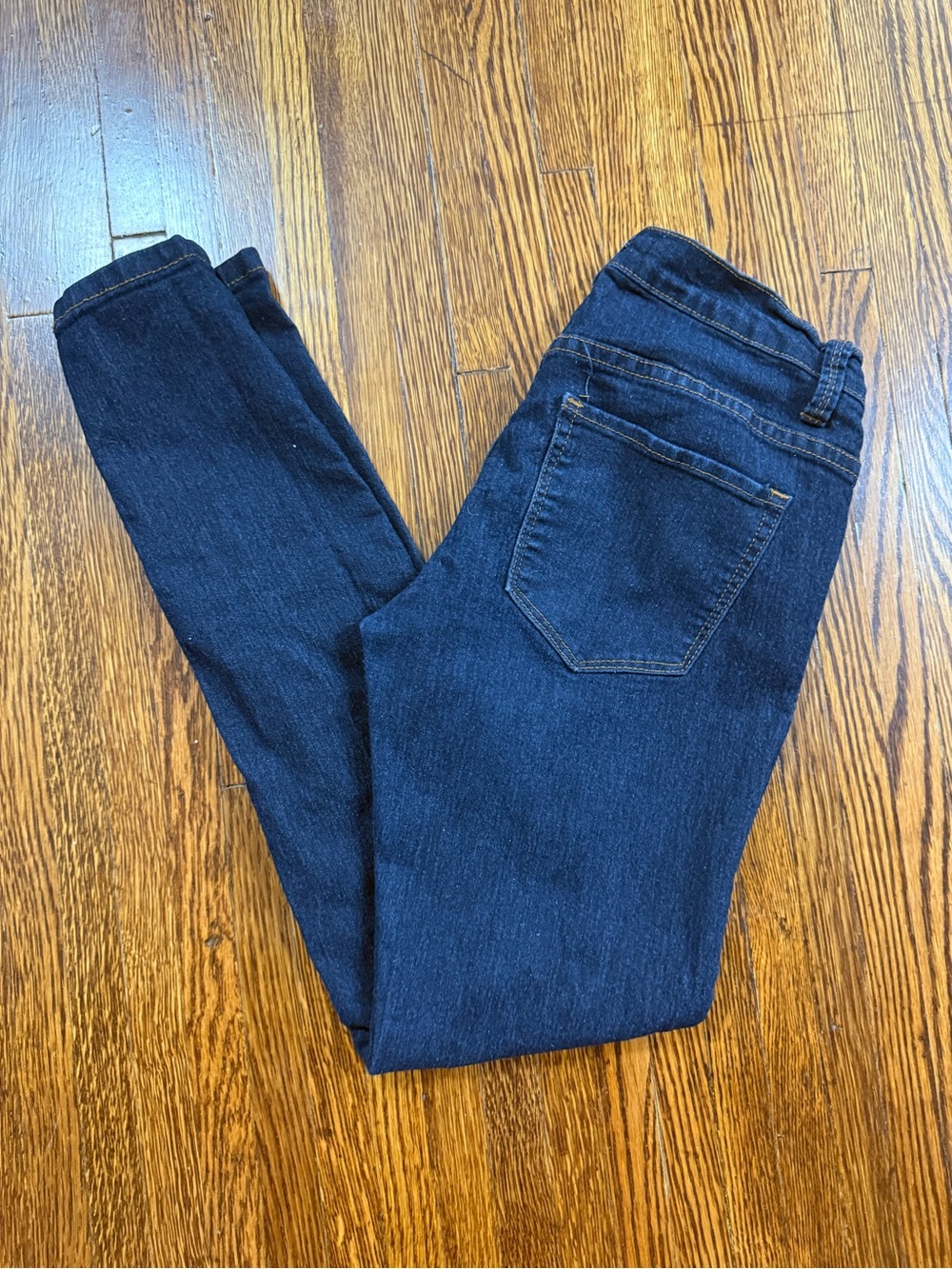 Forever 21 classic dark wash skinny jeans in a US size 26